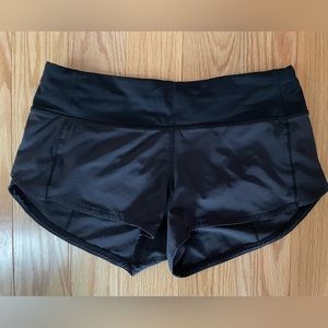Lululemon Hotty Hot shorts 2.5” size 4